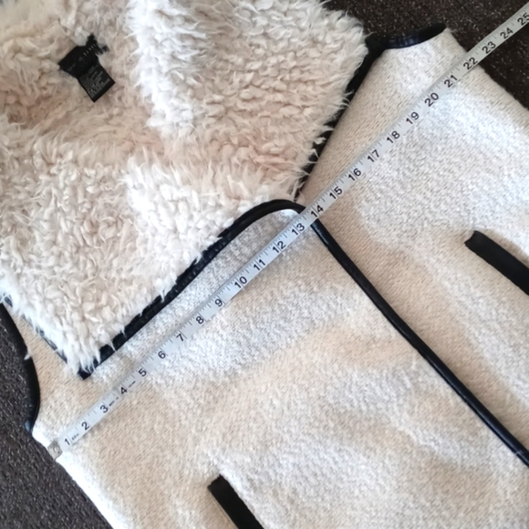 🌫Live A Little🌫 - Faux Fur Shearling Cardigan Vest - Picture 11 of 14